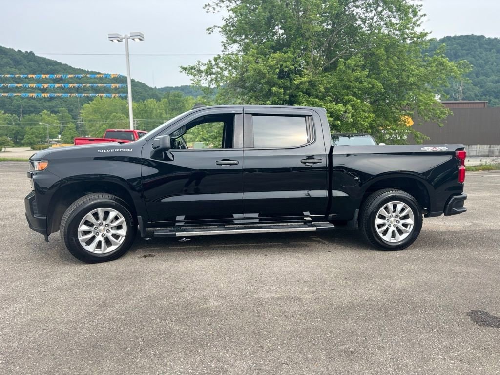 Used 2020 Chevrolet Silverado 1500 Custom with VIN 1GCUYBEF9LZ158565 for sale in Morehead, KY