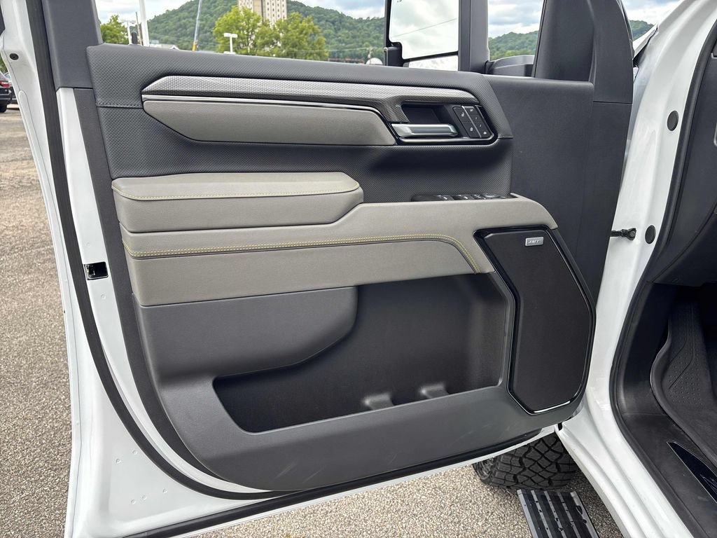 2026 Chevrolet Silverado 2500 HD ZR2 - Photo 9