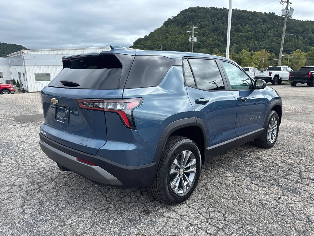 2027 Chevrolet Equinox LT - Photo 5