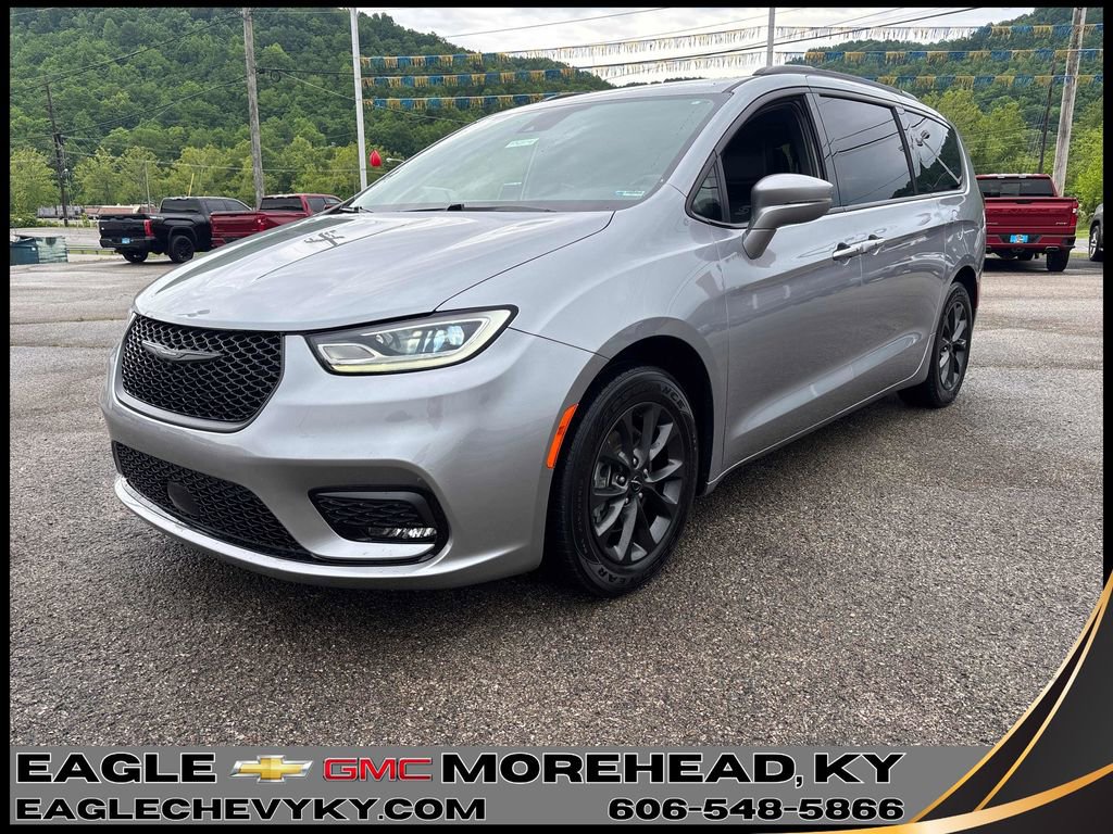 2021 Chrysler Pacifica Touring L's photo