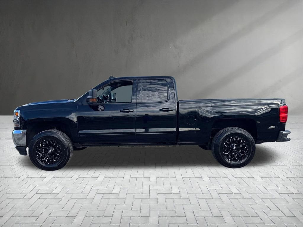 Used 2019 Chevrolet Silverado 1500 LD LT with VIN 2GCRCPEC7K1135283 for sale in Morehead, KY