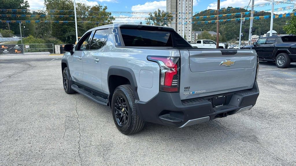 2025 Chevrolet Silverado EV LT photo 3