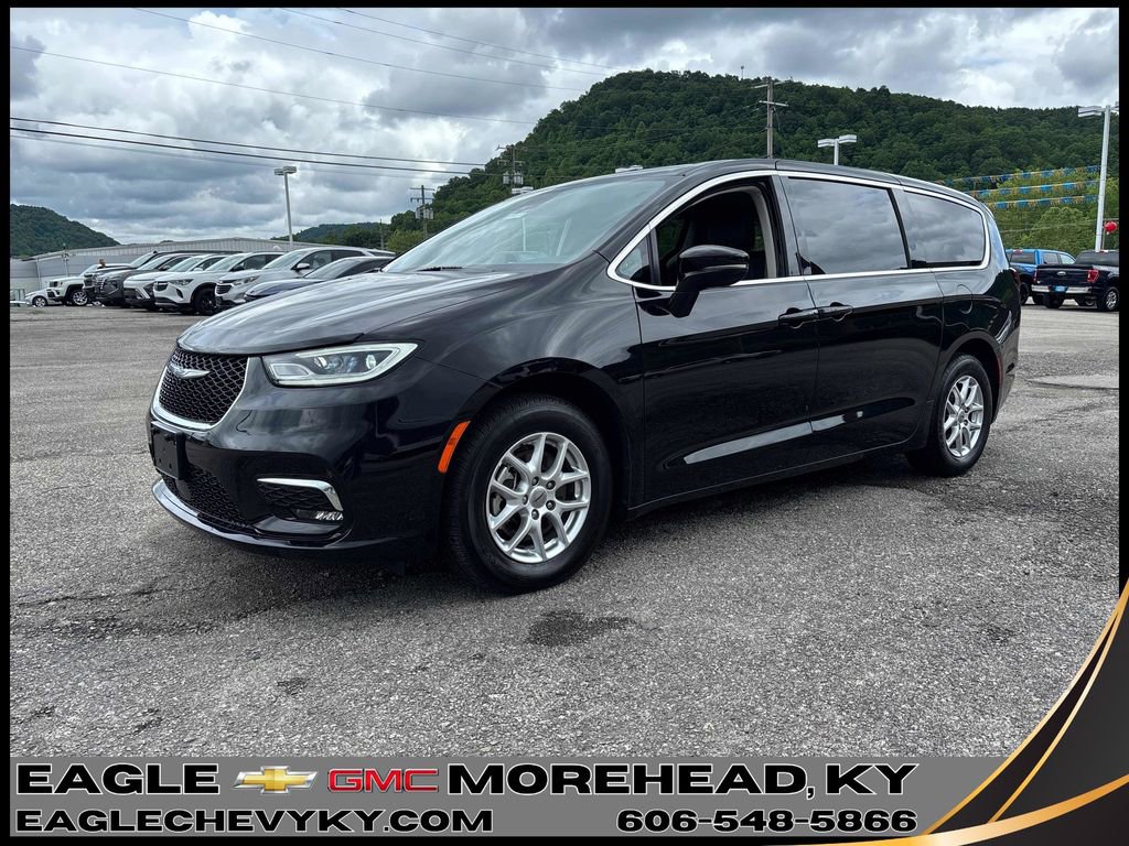 2024 Chrysler Pacifica Touring L's photo
