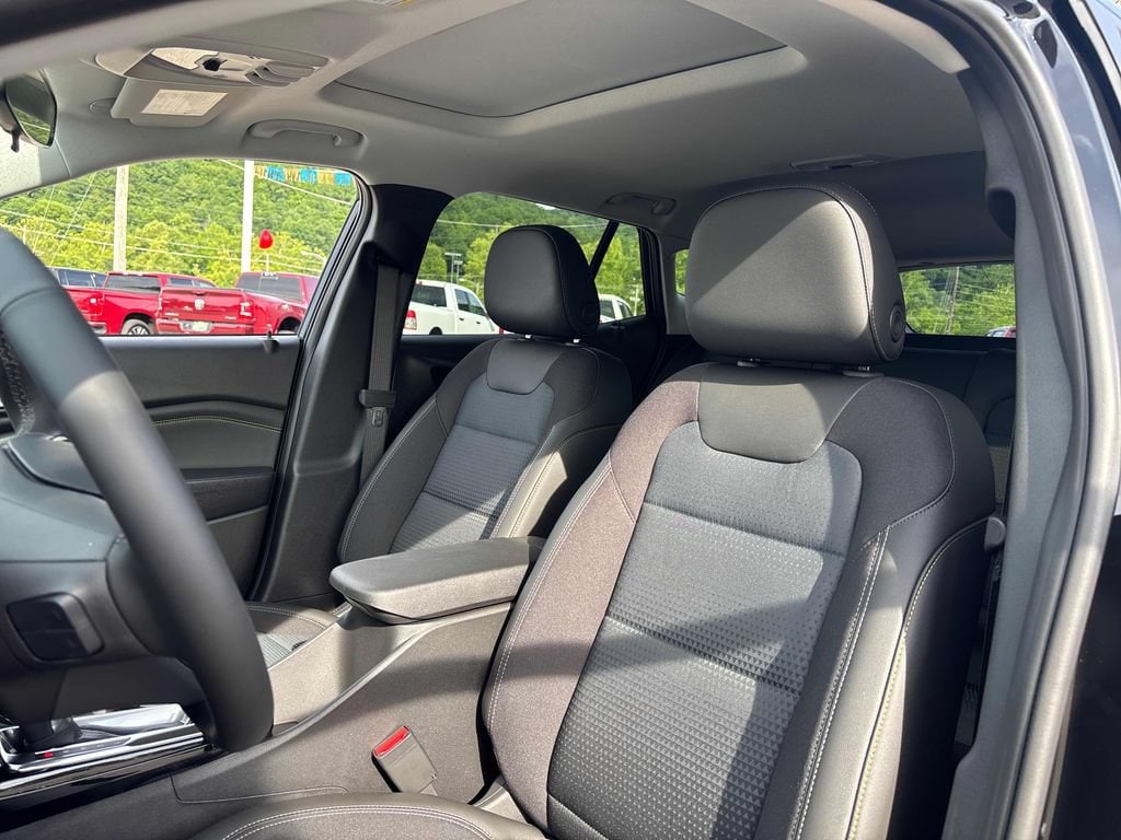 2026 Chevrolet Trax LT - Photo 9