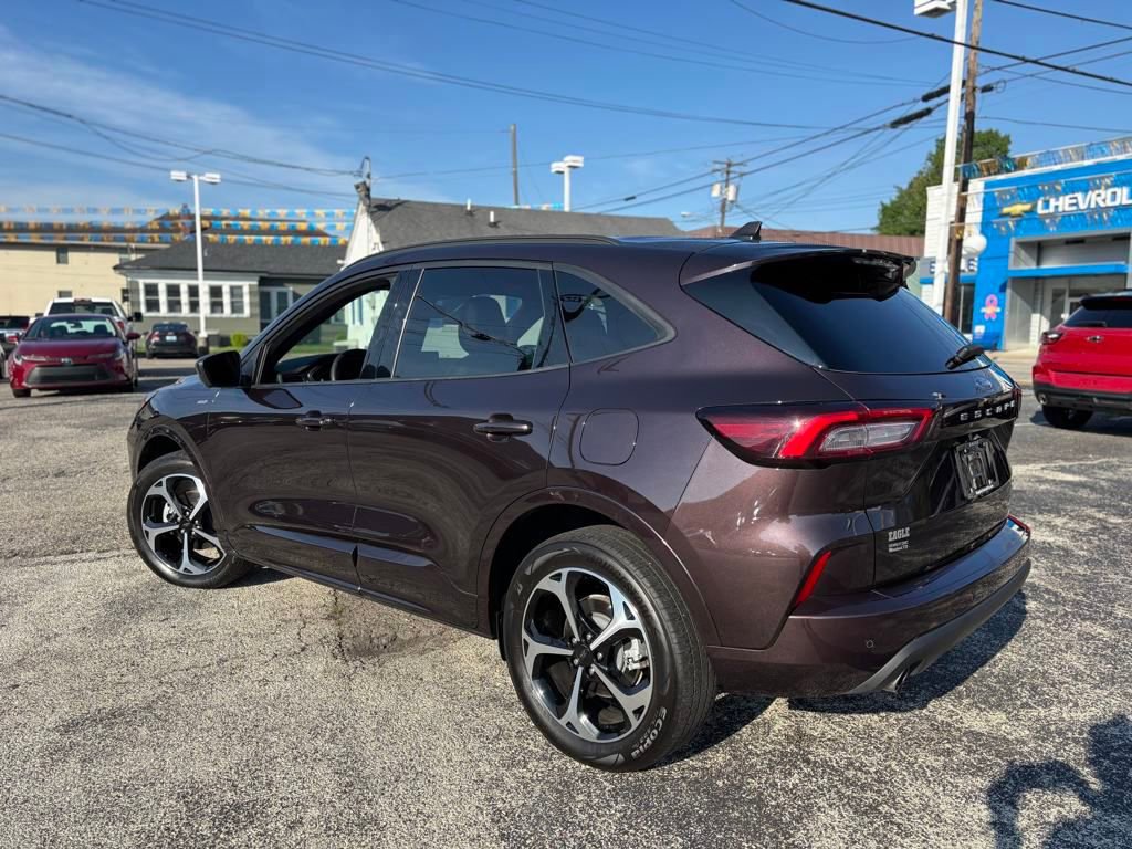 2023 Ford Escape Hybrid ST-Line Elite photo 3