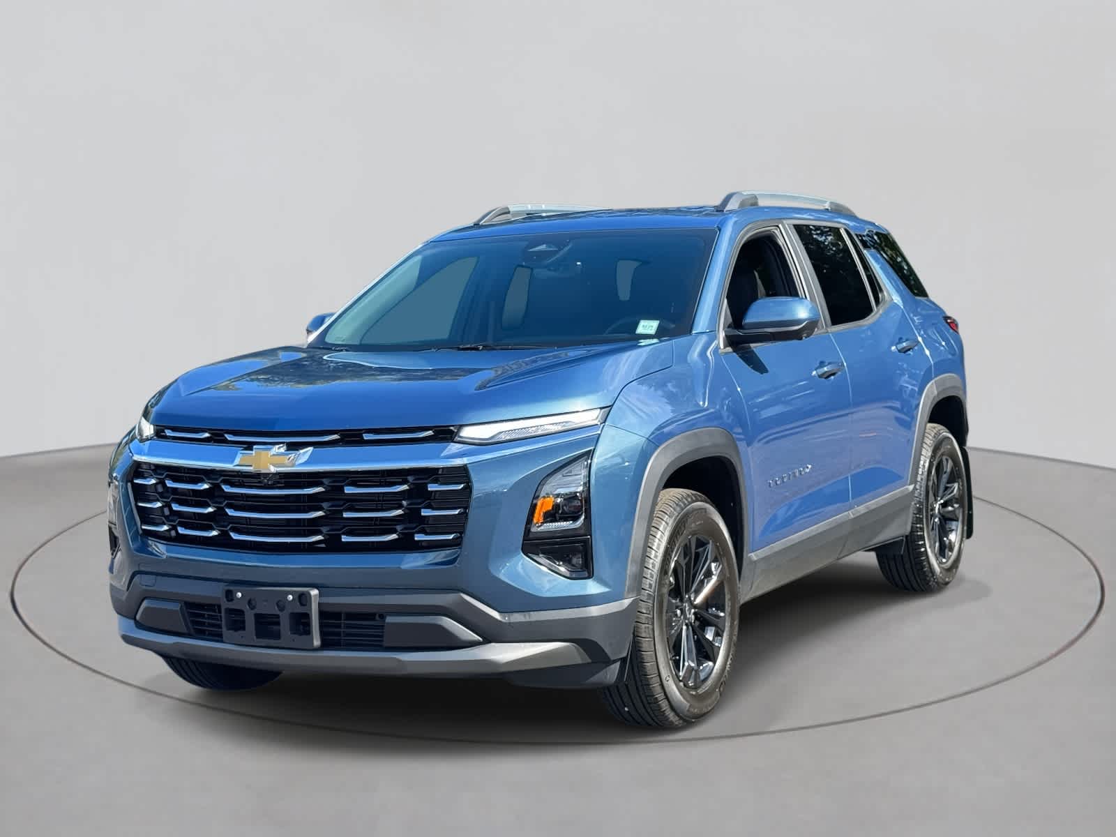 2025 Chevrolet Equinox LT photo 2