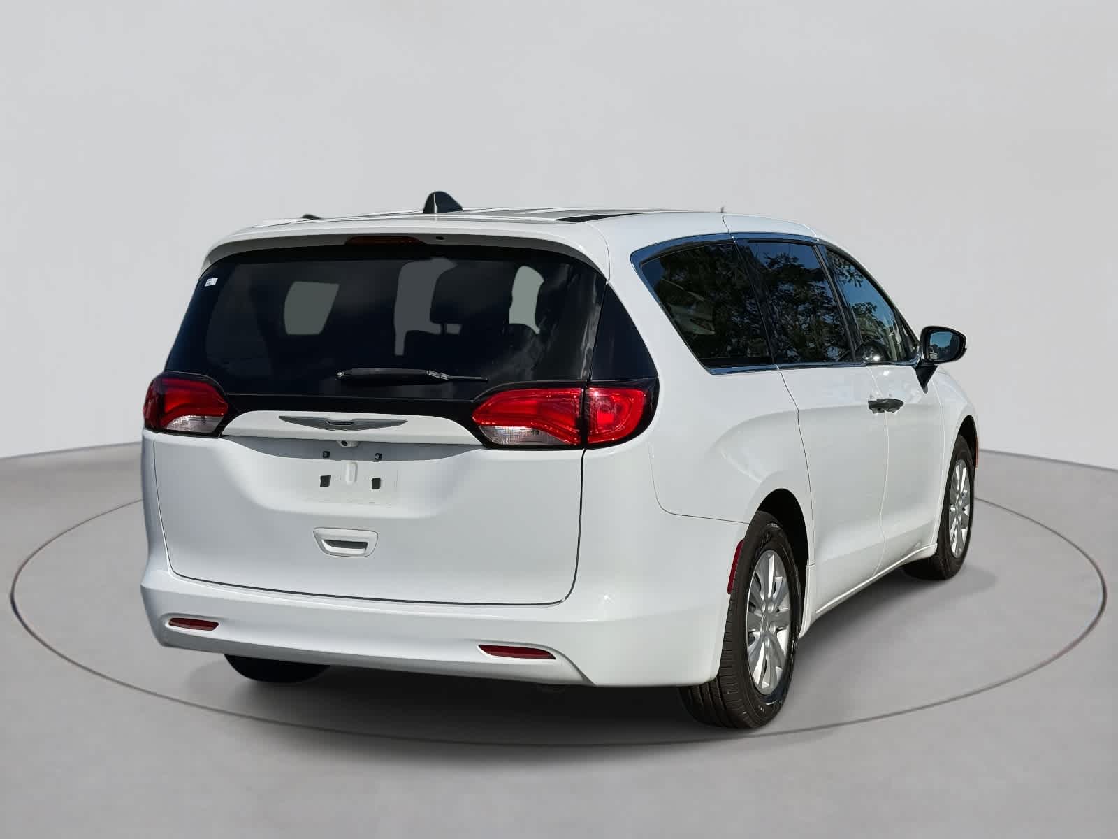 2021 Chrysler Voyager L photo 3