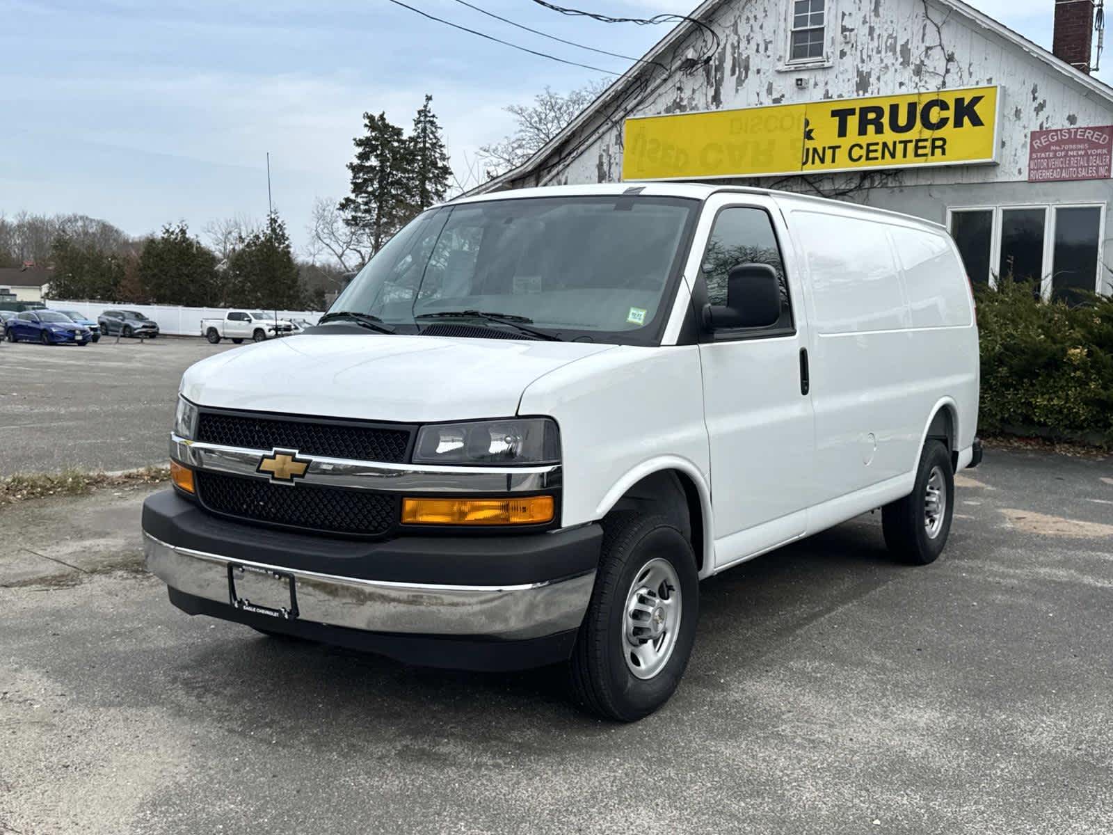 2026 Chevrolet Express 2500 Work Van HD's photo