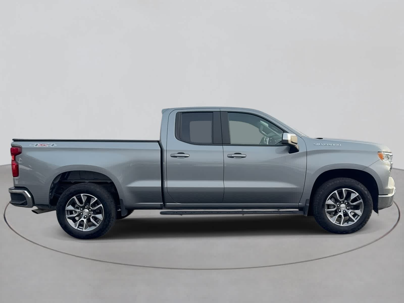 2024 Chevrolet Silverado 1500 LT photo 3