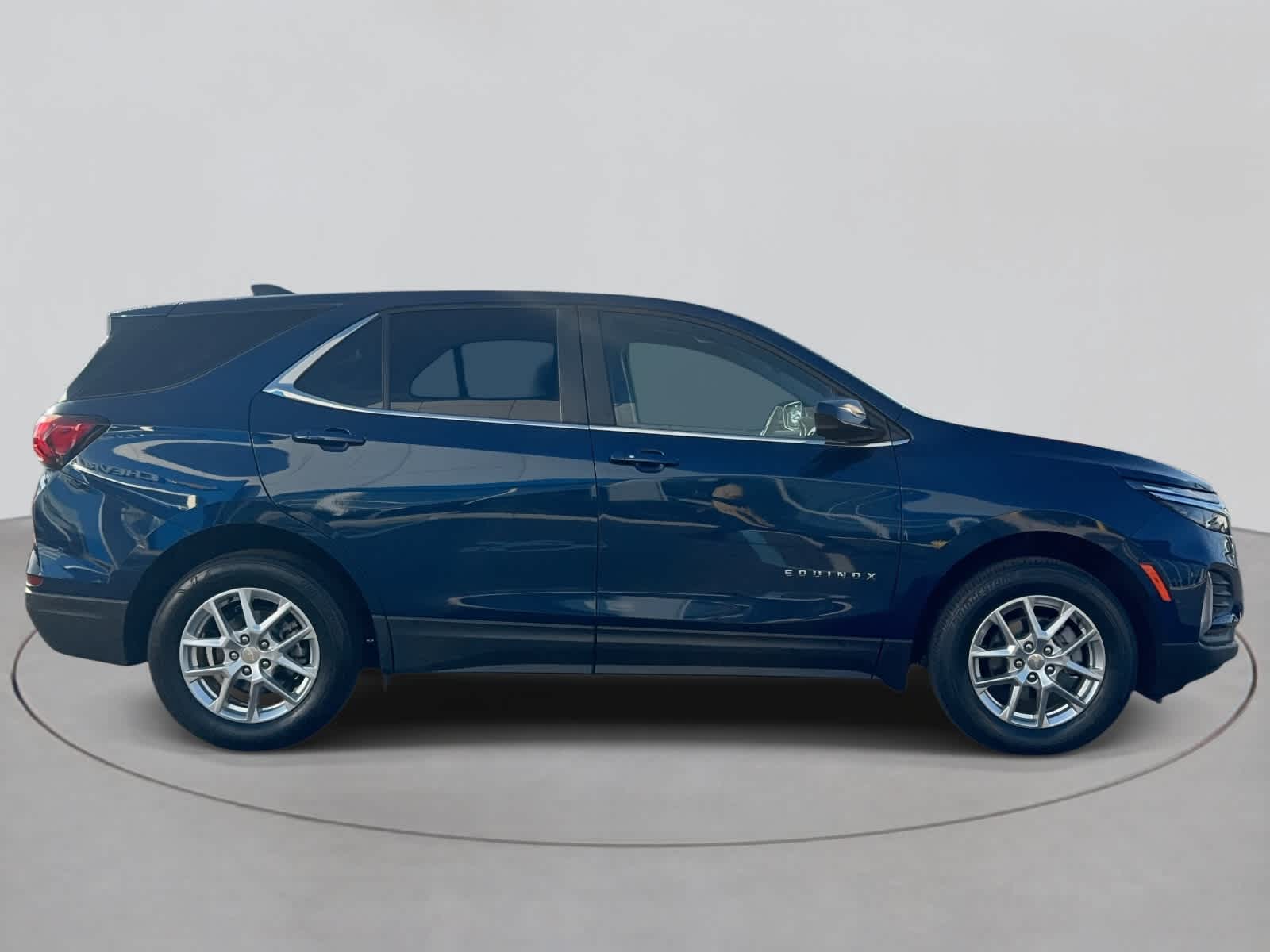 2022 Chevrolet Equinox LT photo 3