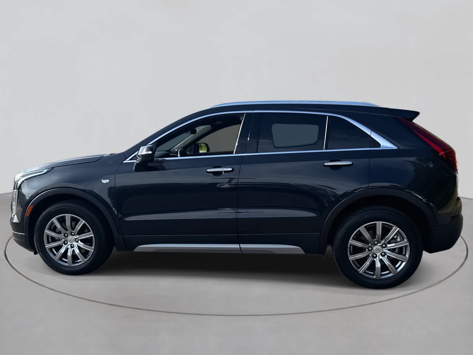 2022 Cadillac XT4 Premium Luxury photo 3