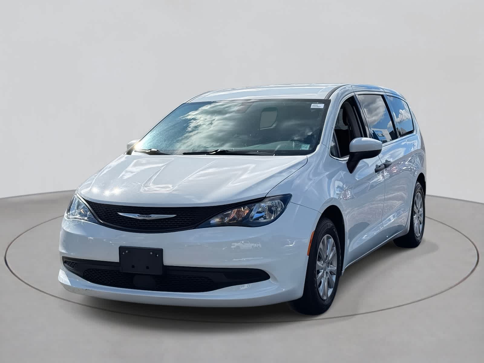 2021 Chrysler Voyager L photo 2