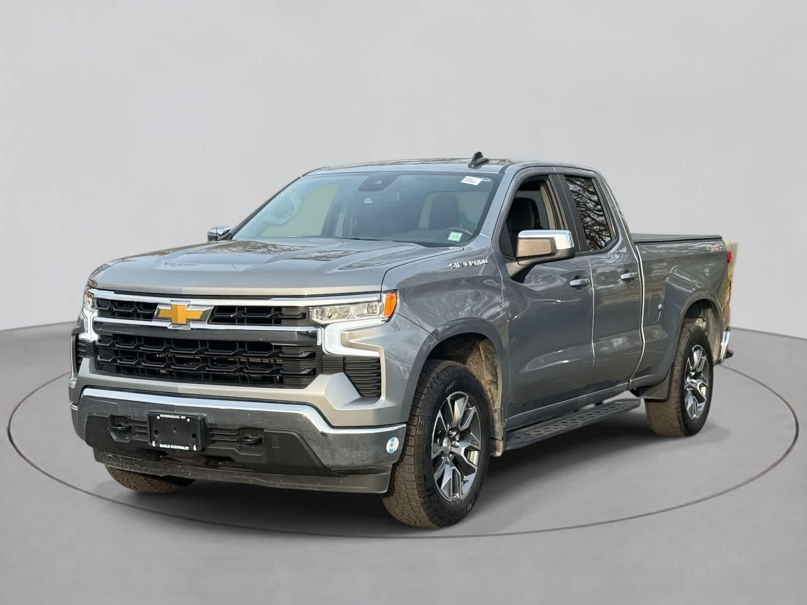2024 Chevrolet Silverado 1500 LT photo 2