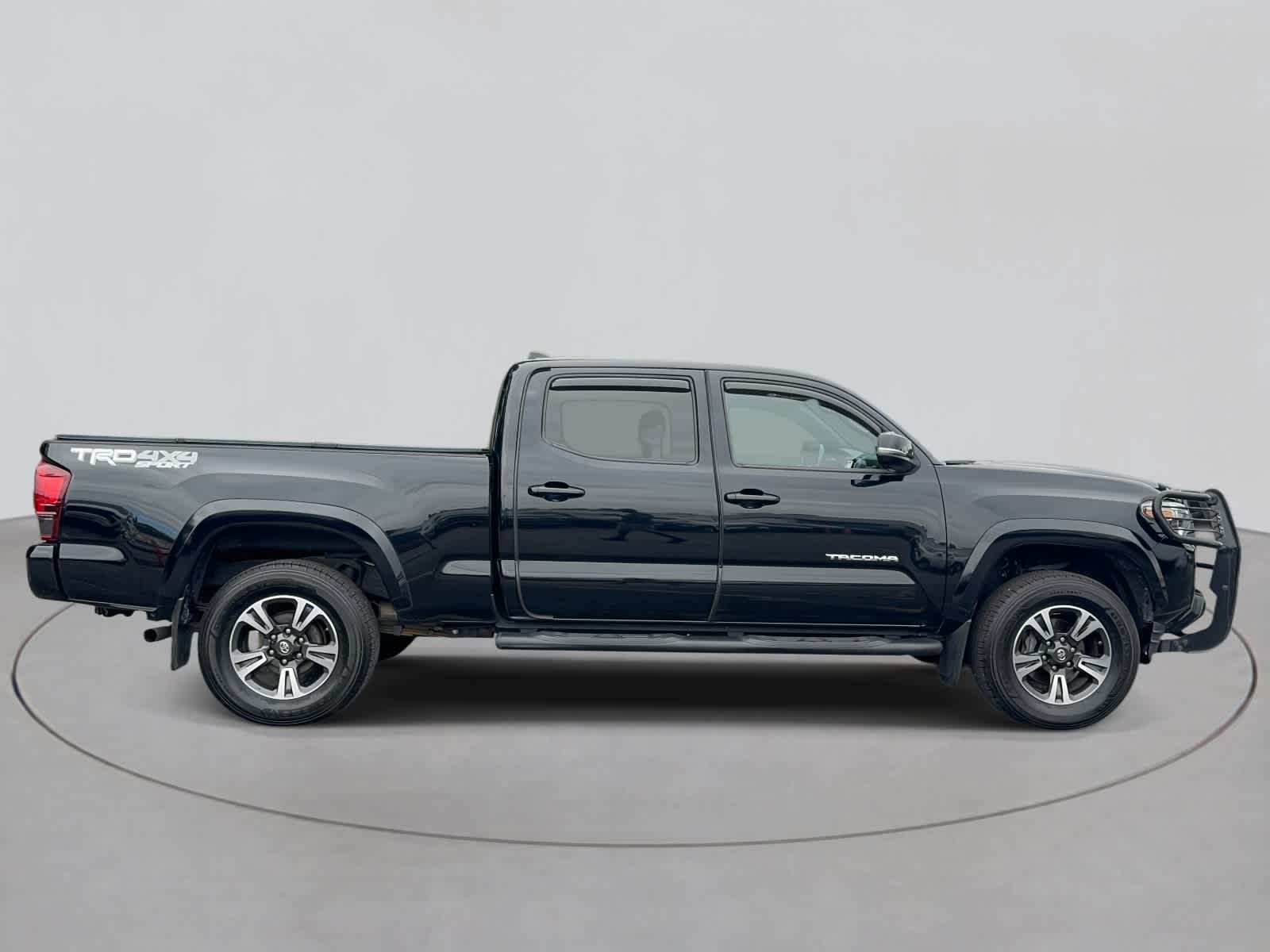 2019 Toyota Tacoma SR5 photo 3