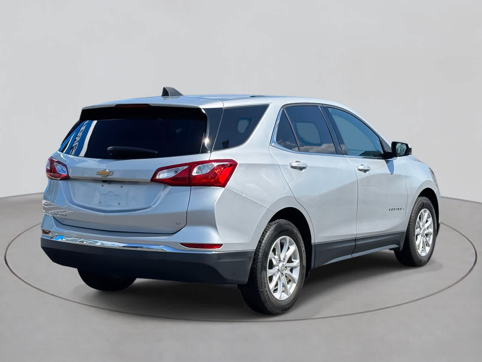 2019 Chevrolet Equinox LT photo 2