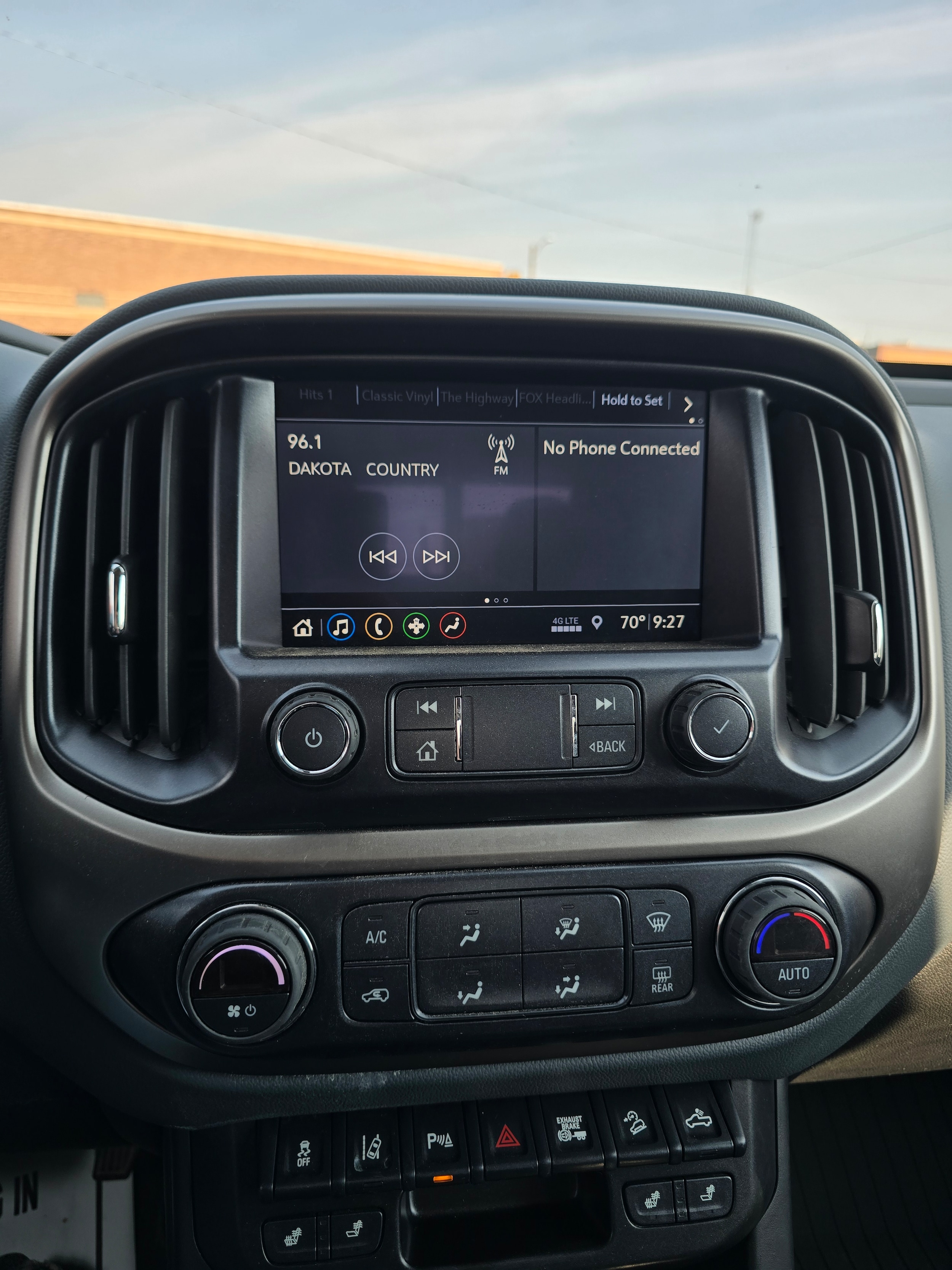 2022 Chevrolet Colorado Z71 - Photo 12