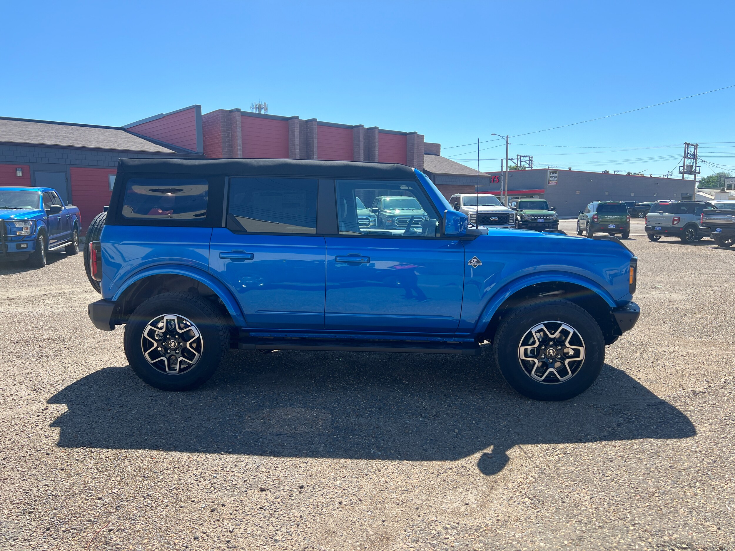 2024 Ford Bronco Outer Banks photo 3