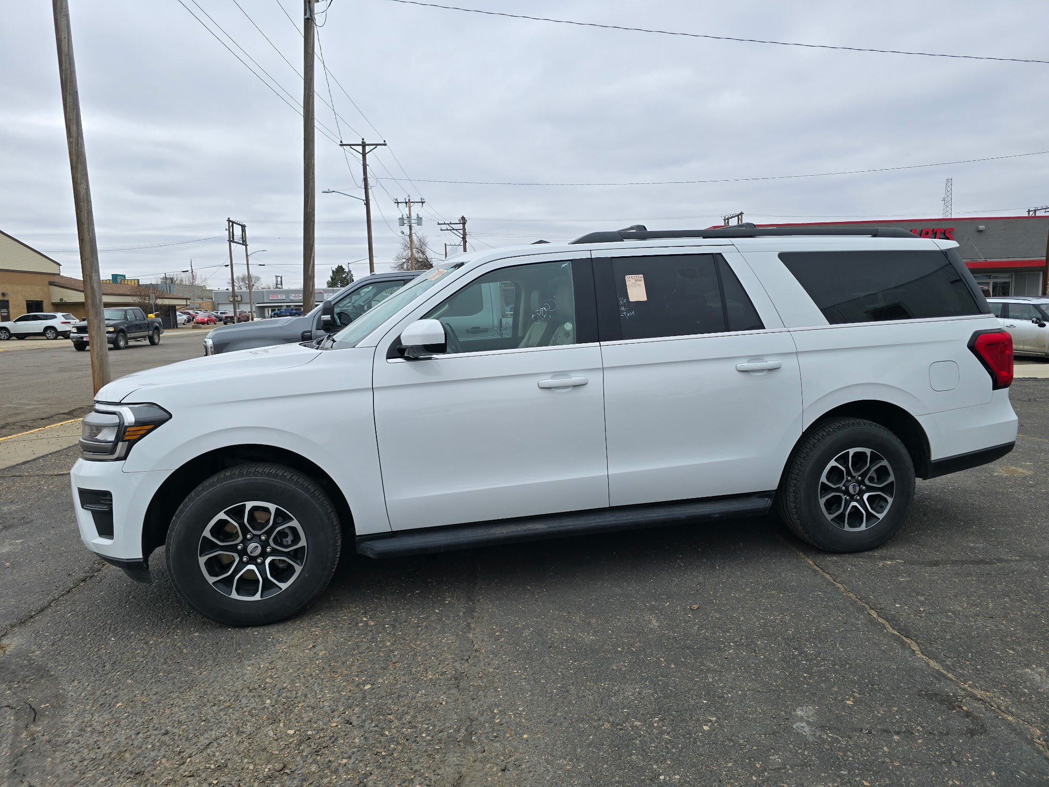White 2024 Ford Expedition MAX XLT 4WD SUV / Crossover Four-Wheel Drive