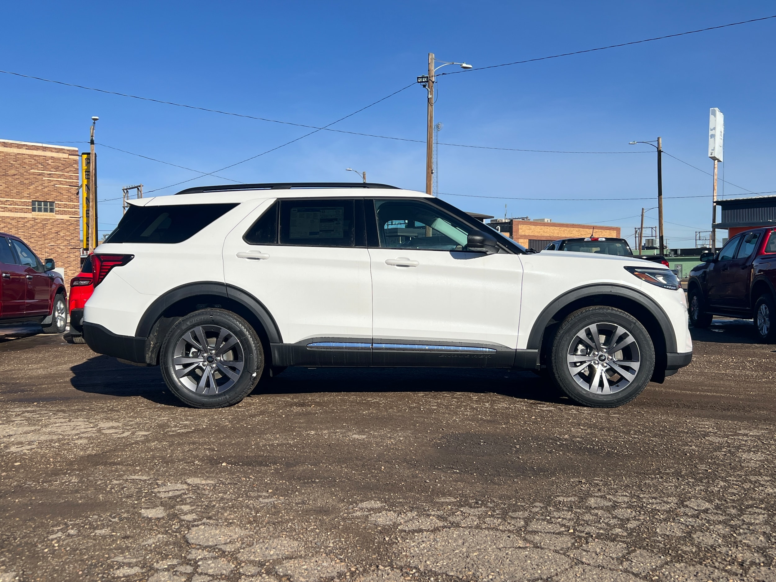 2025 Ford Explorer Active AWD