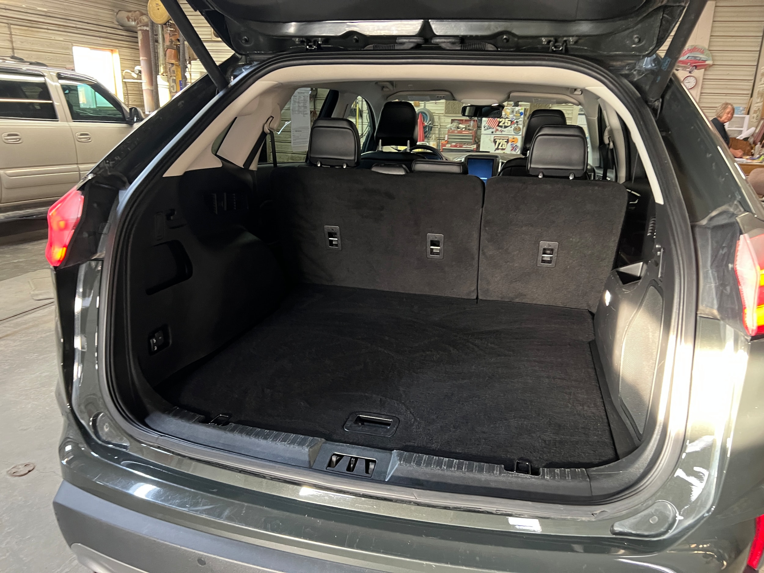 View vehicle photo 6