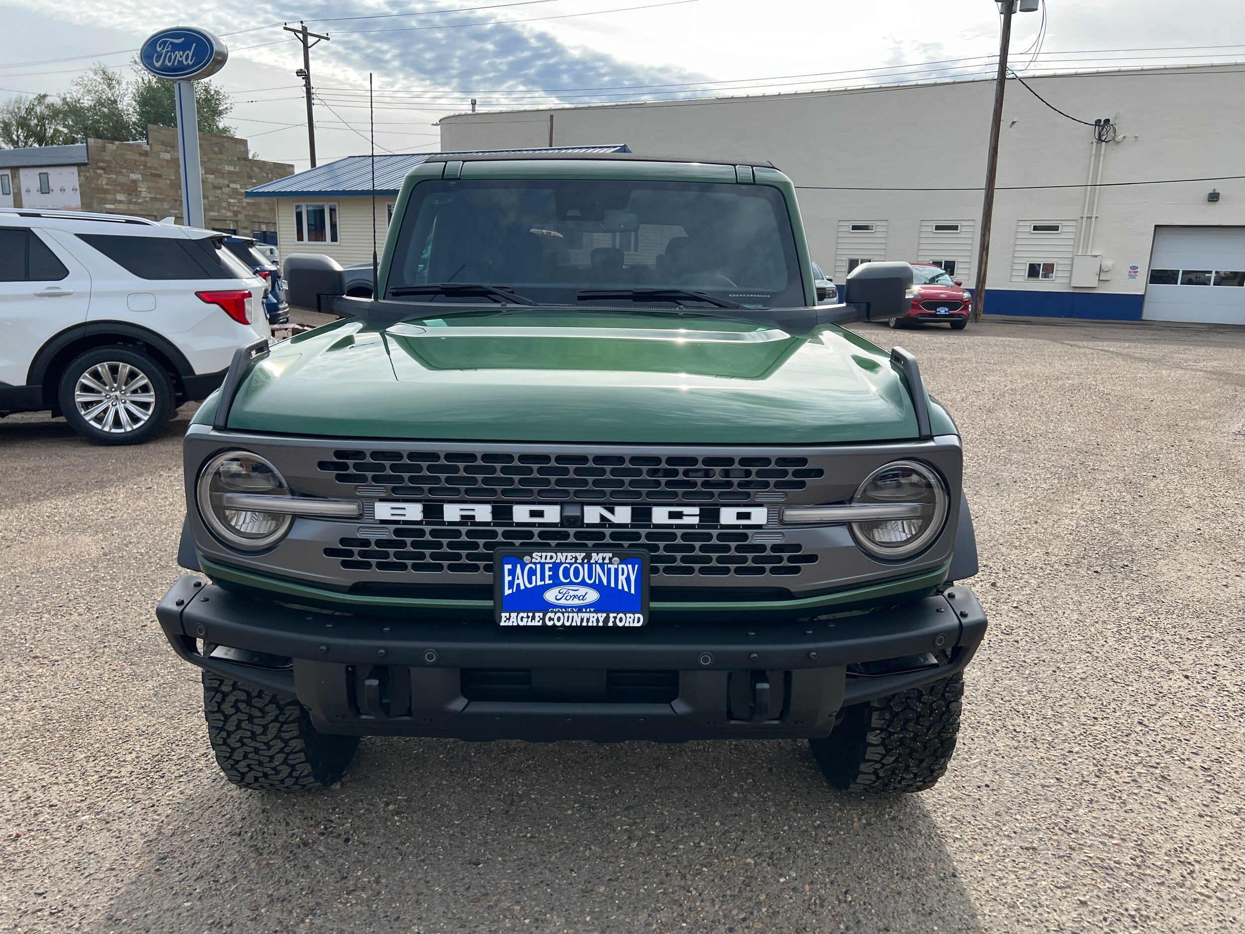 2024 Ford Bronco Badlands photo 2