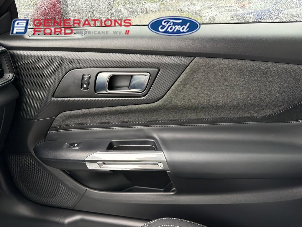 2025 Ford Mustang EcoBoost - Photo 28