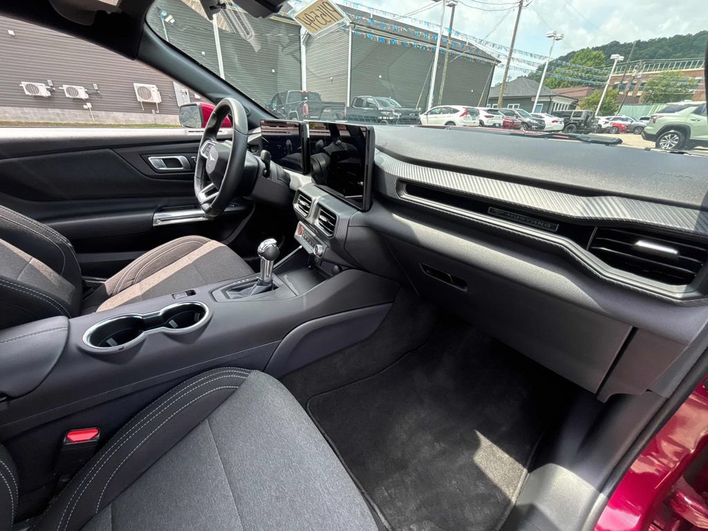 2025 Ford Mustang EcoBoost - Photo 15
