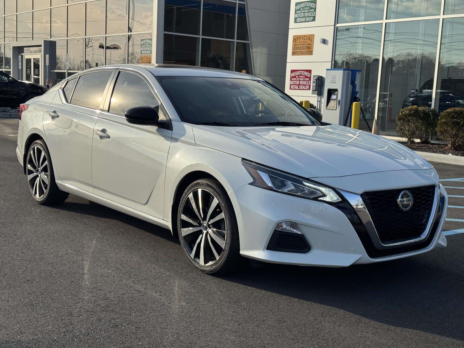 2020 Nissan Altima SR's photo