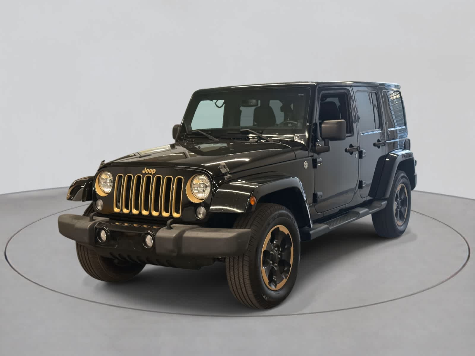 2014 Jeep Wrangler Unlimited Sahara photo 2