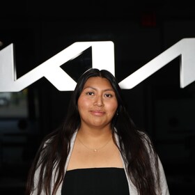 Staff member Yaqueline Perez from ID_46ab34bab600