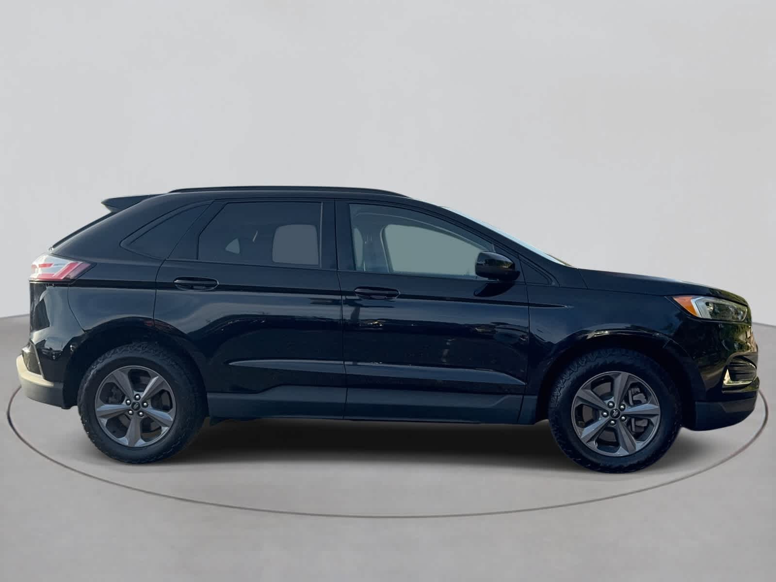 2023 Ford Edge SEL photo 2