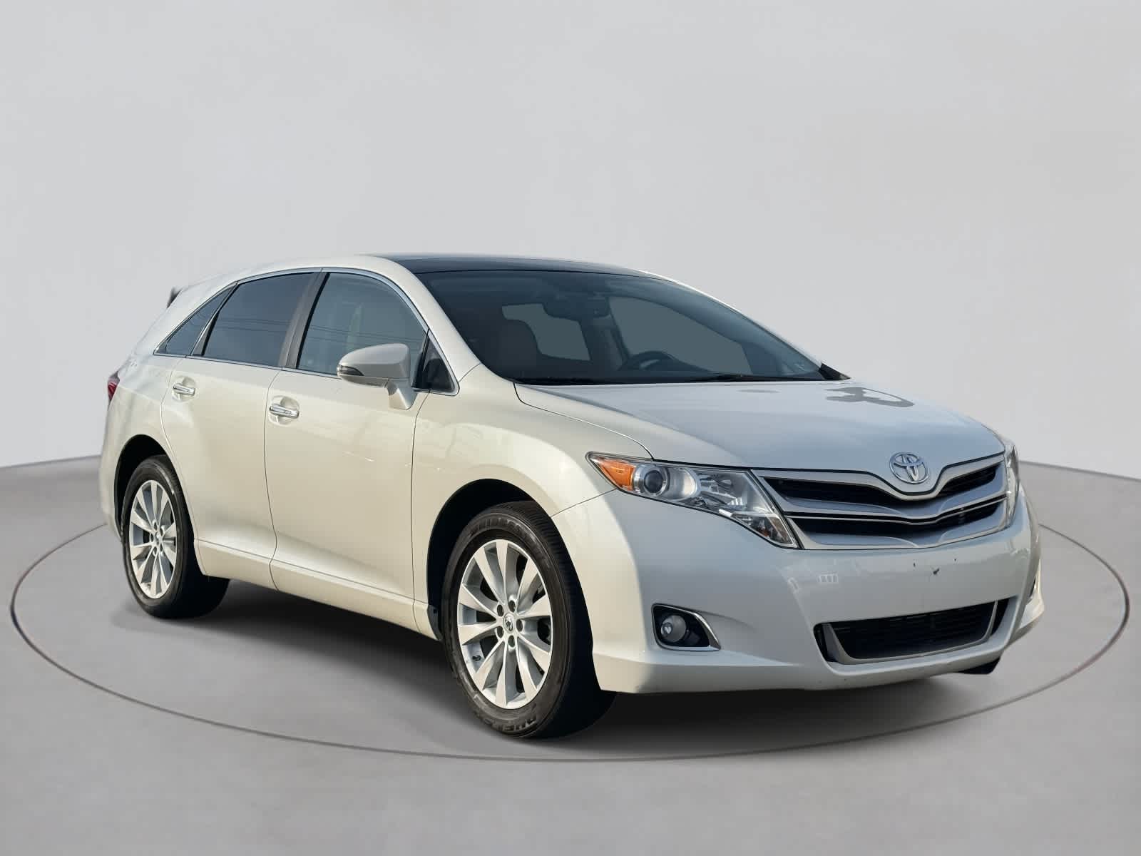 2015 Toyota Venza XLE's photo