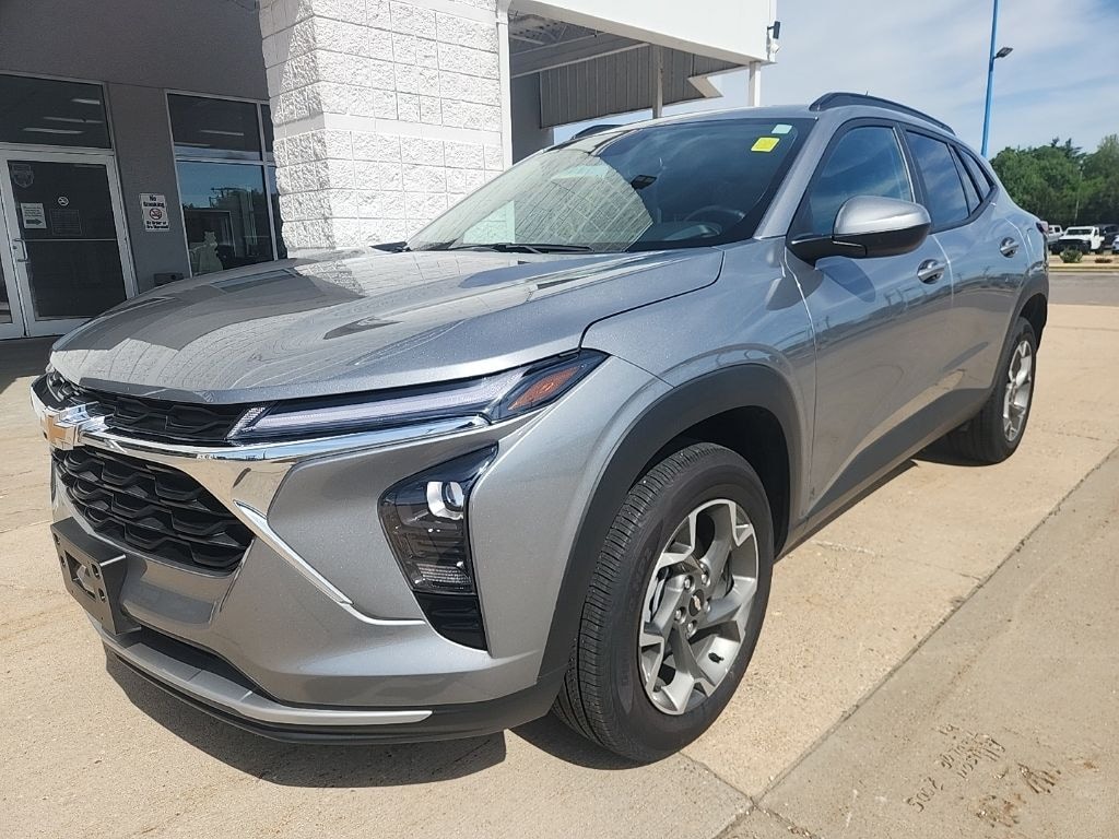 Used 2025 Chevrolet Trax LT SUV