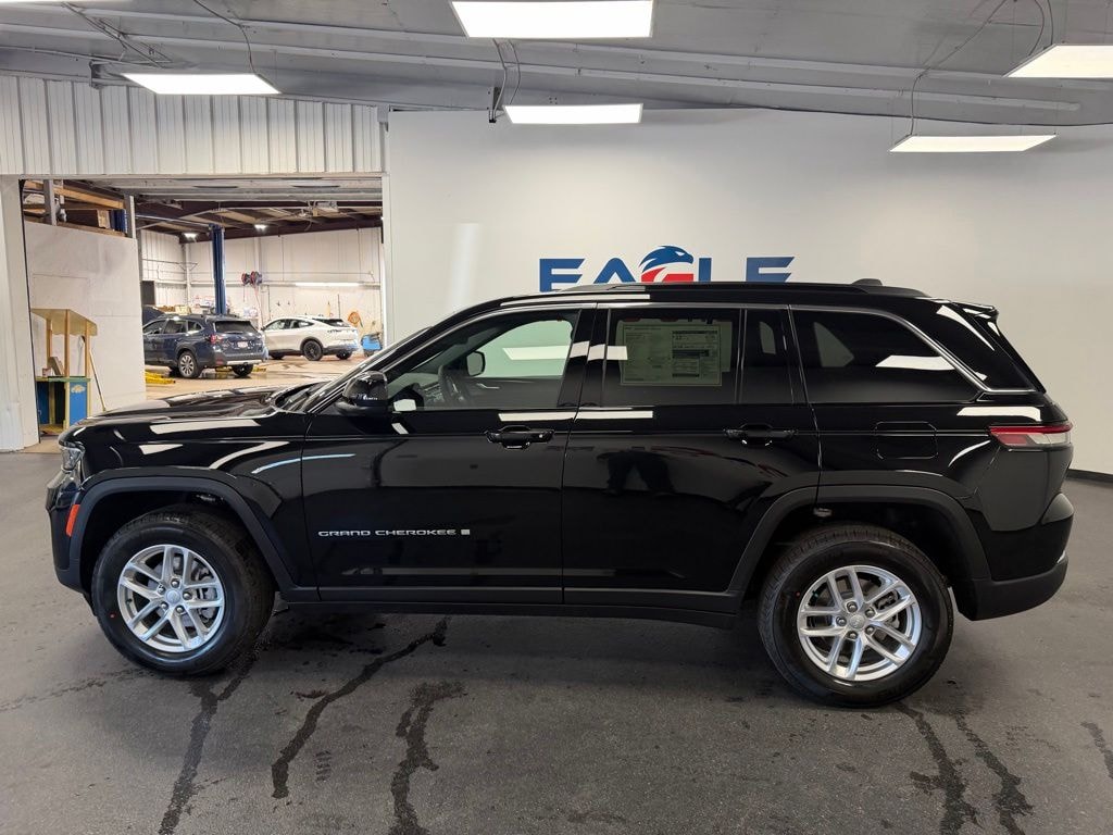 New 2026 Jeep Grand Cherokee Laredo Sport Utility