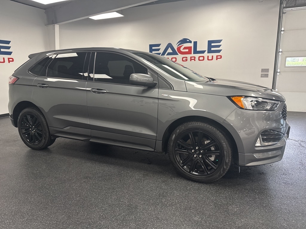 2023 Ford Edge ST-Line's photo