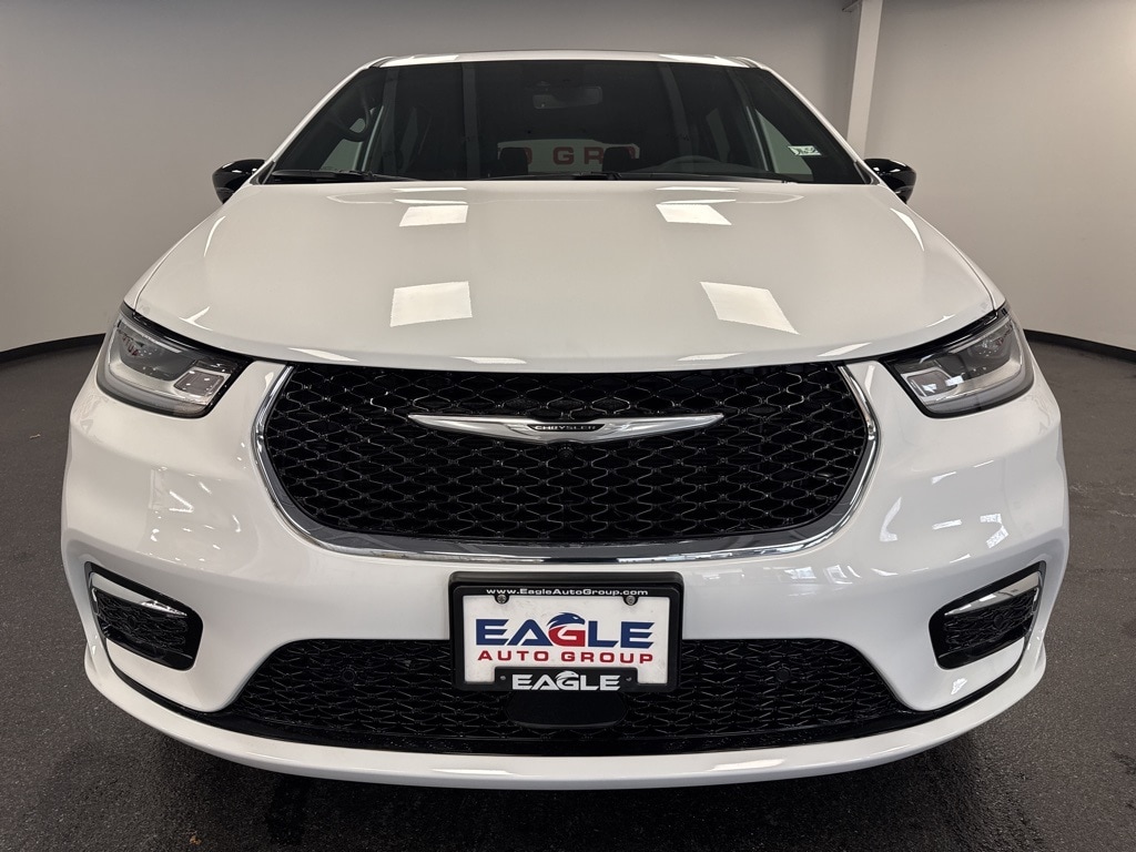 New 2026 Chrysler Pacifica LIMITED AWD Passenger Van