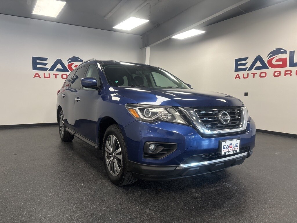 2020 Nissan Pathfinder SV photo 2