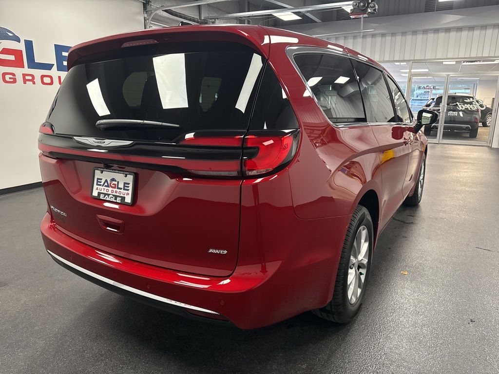 2026 Chrysler Pacifica Select - Photo 11