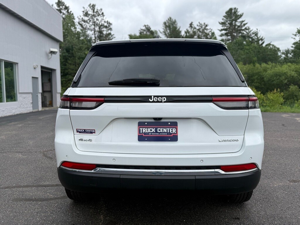 2023 Jeep Grand Cherokee Laredo photo 4