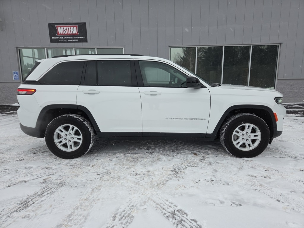 Used 2023 Jeep Grand Cherokee Laredo SUV