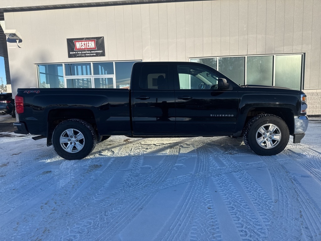 Used 2017 Chevrolet Silverado 1500 LT with VIN 1GCVKREH9HZ379056 for sale in Eagle River, WI