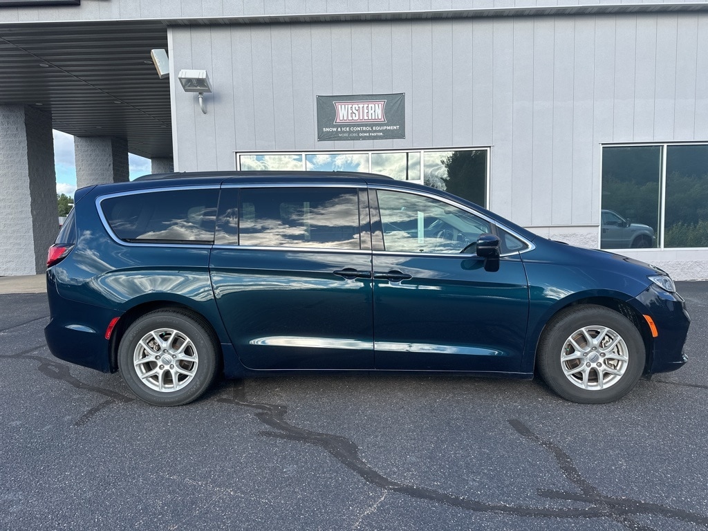 Used 2022 Chrysler Pacifica Touring L with VIN 2C4RC1BG1NR182108 for sale in Eagle River, WI