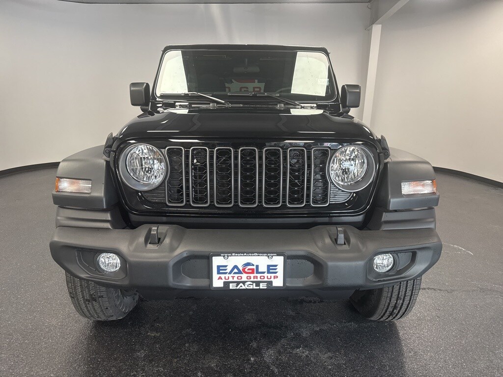2025 Jeep Wrangler Sport photo 3