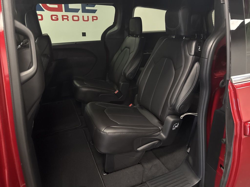 2026 Chrysler Pacifica Select - Photo 28
