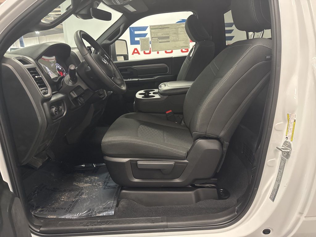 2026 RAM 3500 Tradesman - Photo 17