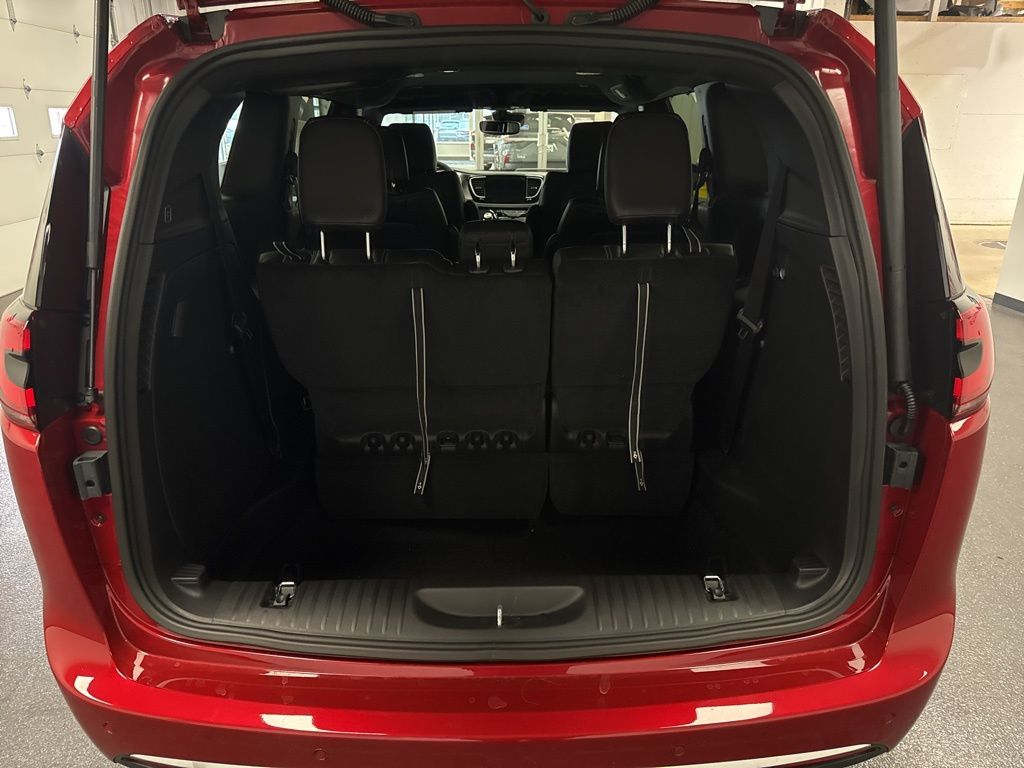 2026 Chrysler Pacifica Select - Photo 30