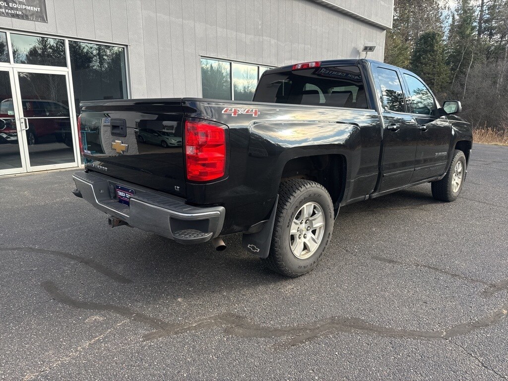 2017 Chevrolet Silverado 1500 LT photo 3