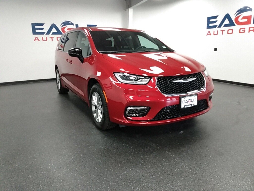 2025 Chrysler Pacifica photo 2