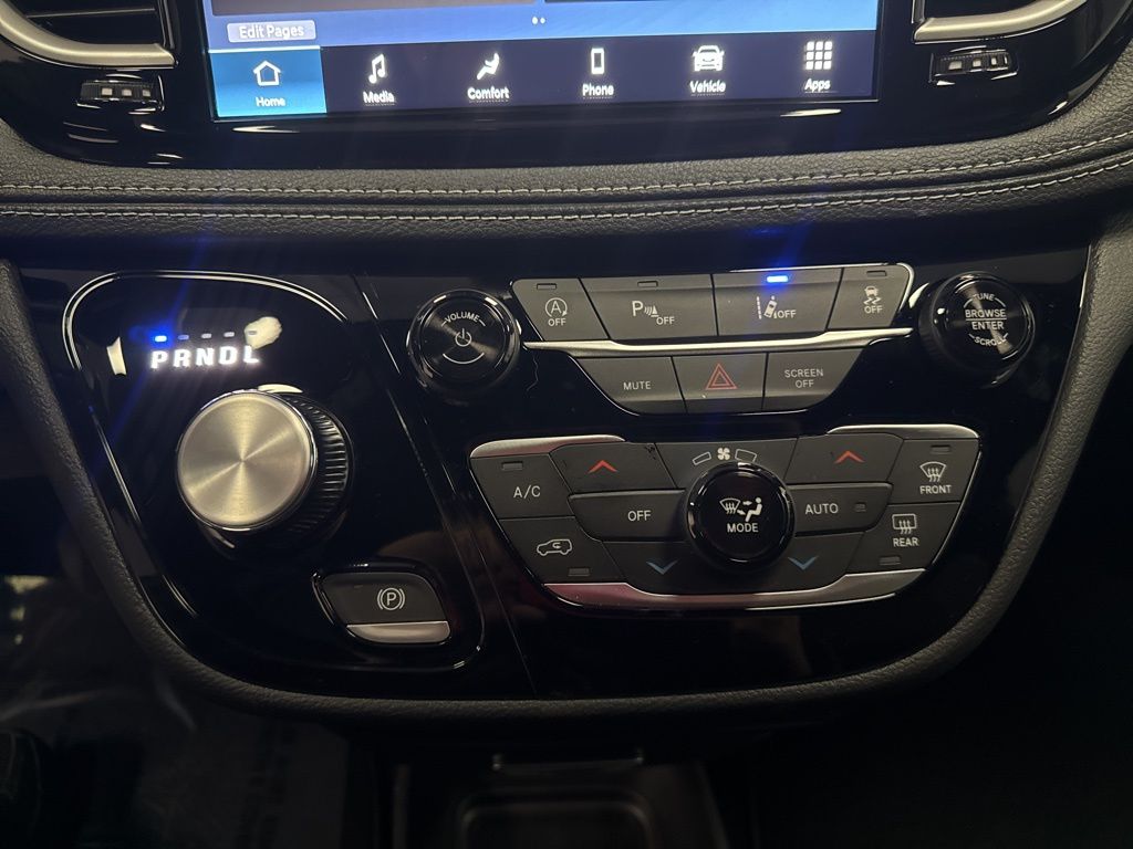 2026 Chrysler Pacifica Select - Photo 22