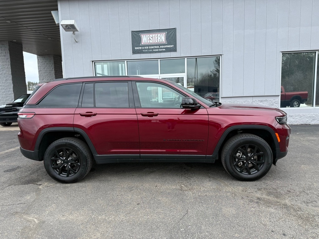 Used 2024 Jeep Grand Cherokee Altitude with VIN 1C4RJHAG7RC158877 for sale in Eagle River, WI